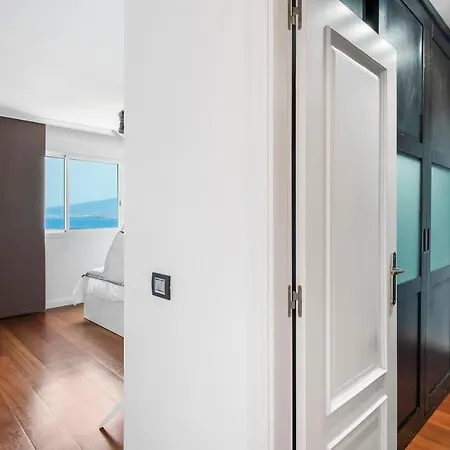 Spacious With Private Parking Apartmán