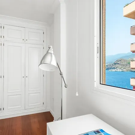 Spacious With Private Parking Radazul