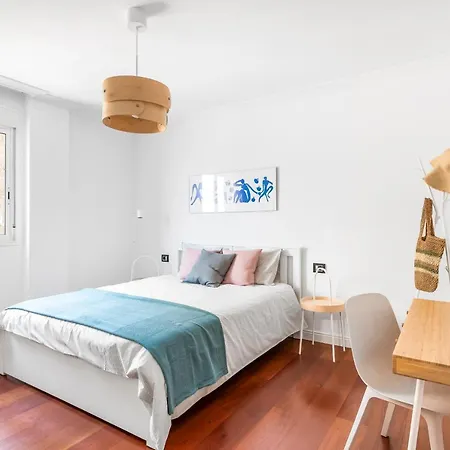 Spacious With Private Parking Apartmán